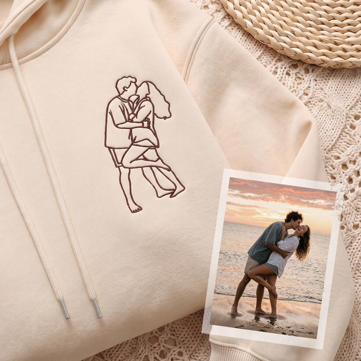 Sweat-shirt brodé avec contour de photo de couple personnalisé et prénoms sur la manche – Cadeau romantique pour anniversaire ou Noël