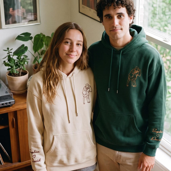 Sweat-shirt brodé avec contour de photo de couple personnalisé et prénoms sur la manche – Cadeau romantique pour anniversaire ou Noël