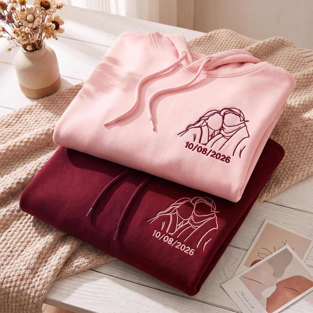 Sweat-shirt brodé avec contour de photo de couple personnalisé et prénoms sur la manche – Cadeau romantique pour anniversaire ou Noël