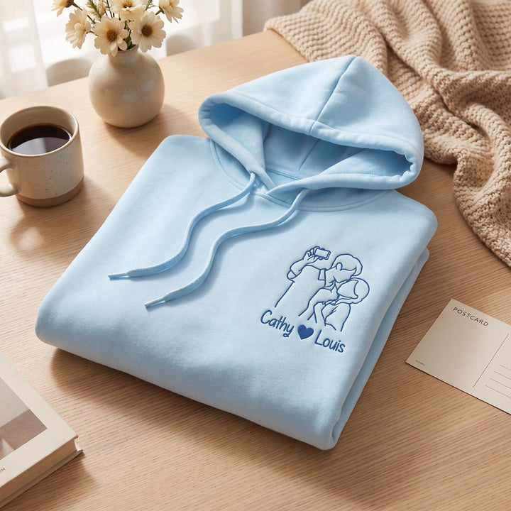 Sweat-shirt brodé avec contour de photo de couple personnalisé et prénoms sur la manche – Cadeau romantique pour anniversaire ou Noël