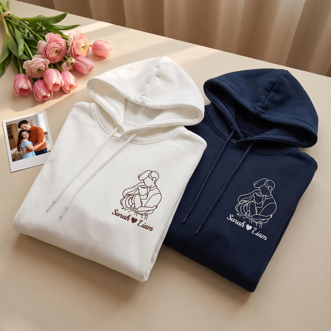 Sweat-shirt brodé avec contour de photo de couple personnalisé et prénoms sur la manche – Cadeau romantique pour anniversaire ou Noël