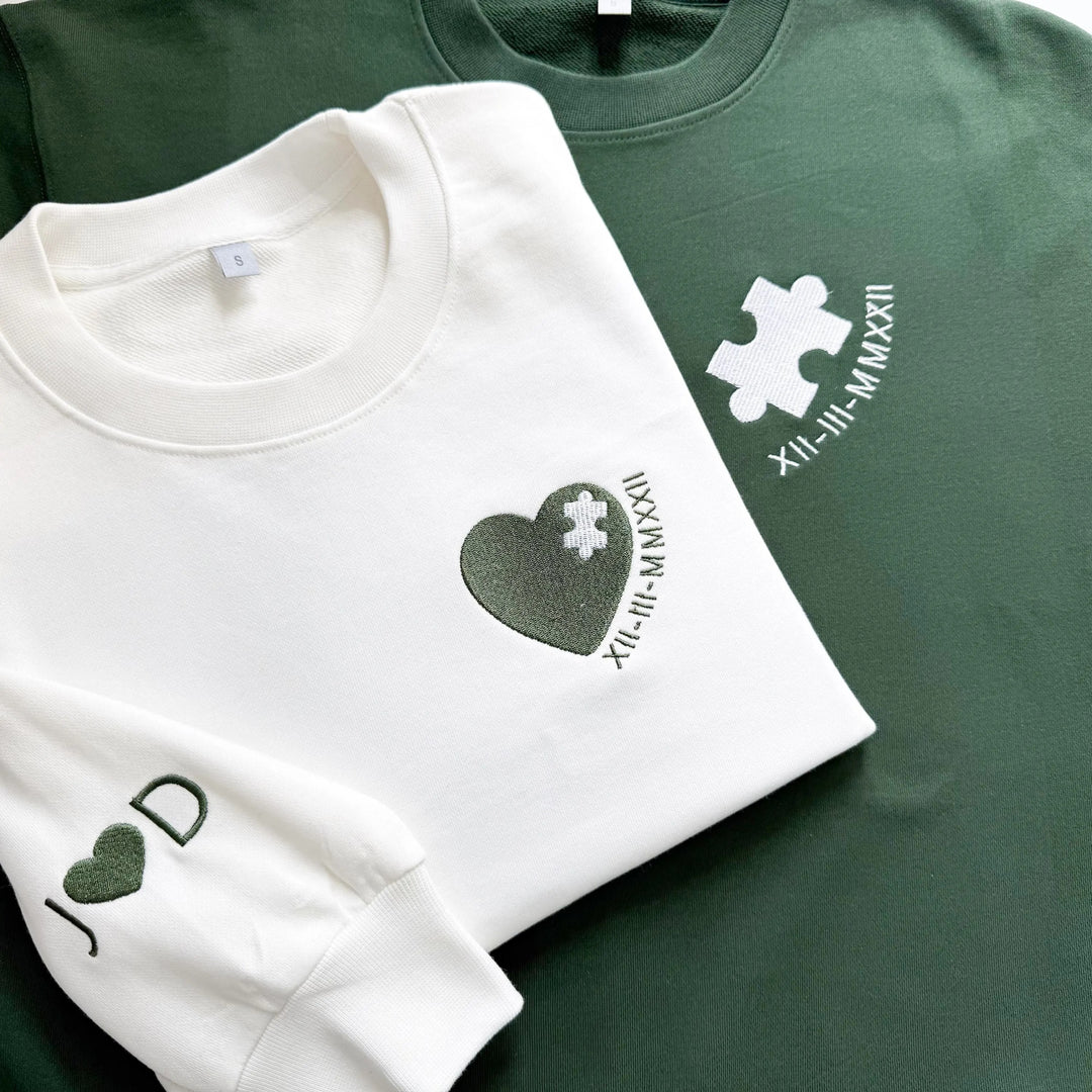 Sweat-shirt brodé personnalisé avec cœur et pièce de puzzle, initiale et cœur sur la manche, pour couple