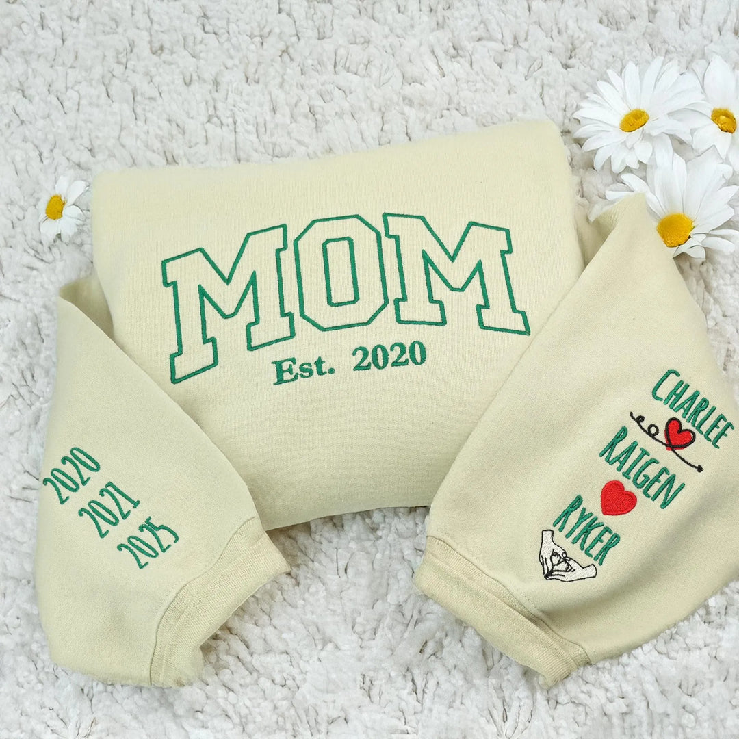 Sweat-shirt brodé pour maman avec le prénom et date de l'enfant