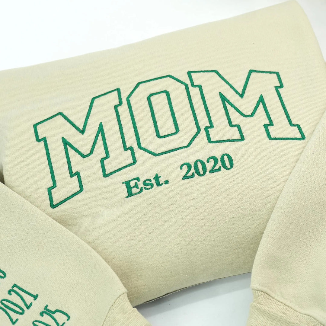 Sweat-shirt brodé pour maman avec le prénom et date de l'enfant