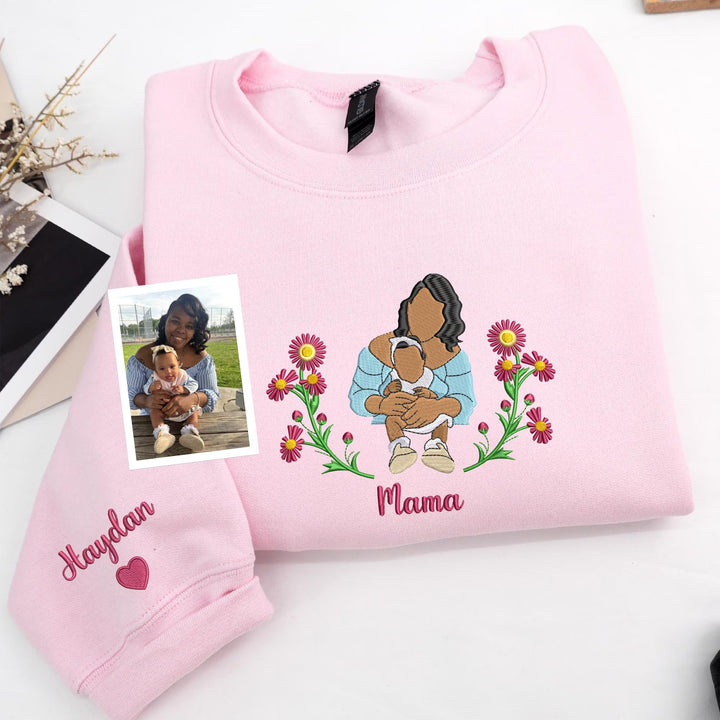 Sweat-shirt maman brodé personnalisé avec portrait photo et fleurs de naissance