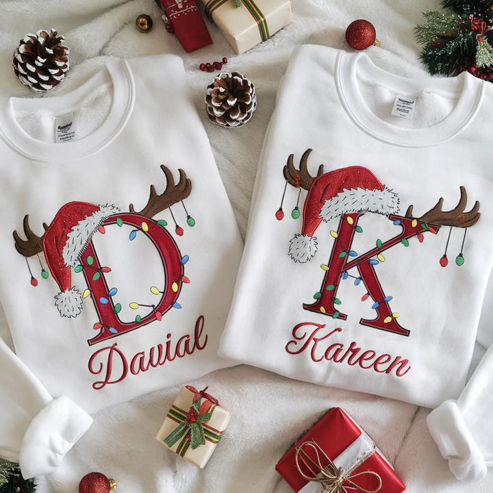 Sweat-shirt brodé personnalisé de Noël en famille avec décorations de Noël initiales