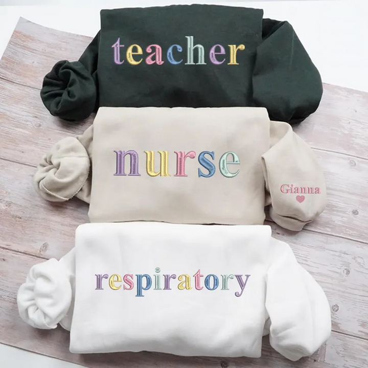 T-shirt à col rond brodé personnalisé, cadeau de carrière pour elle, cadeau de fin d'études pour infirmière