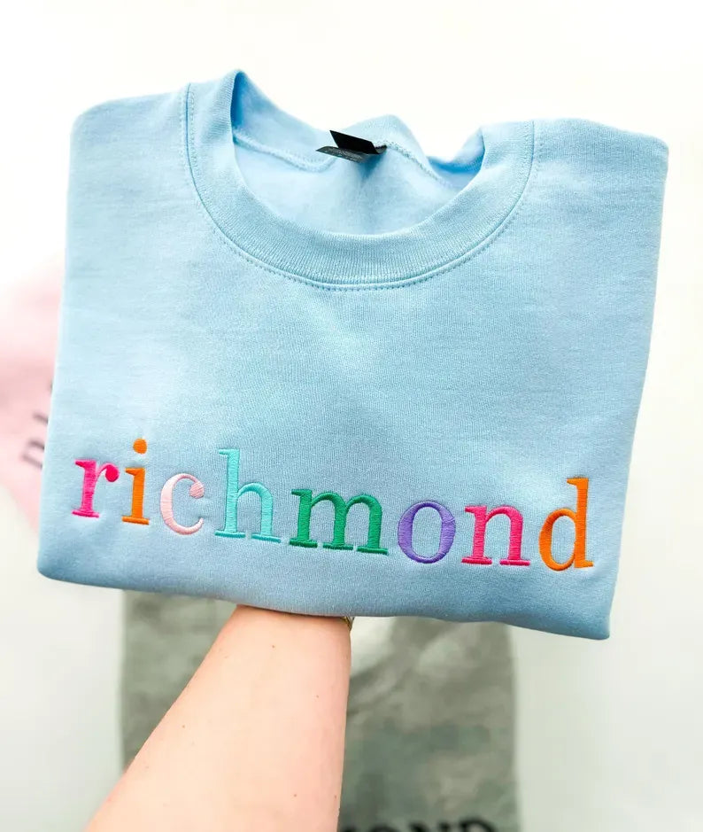 T-shirt à col rond brodé personnalisé, cadeau de carrière pour elle, cadeau de fin d'études pour infirmière