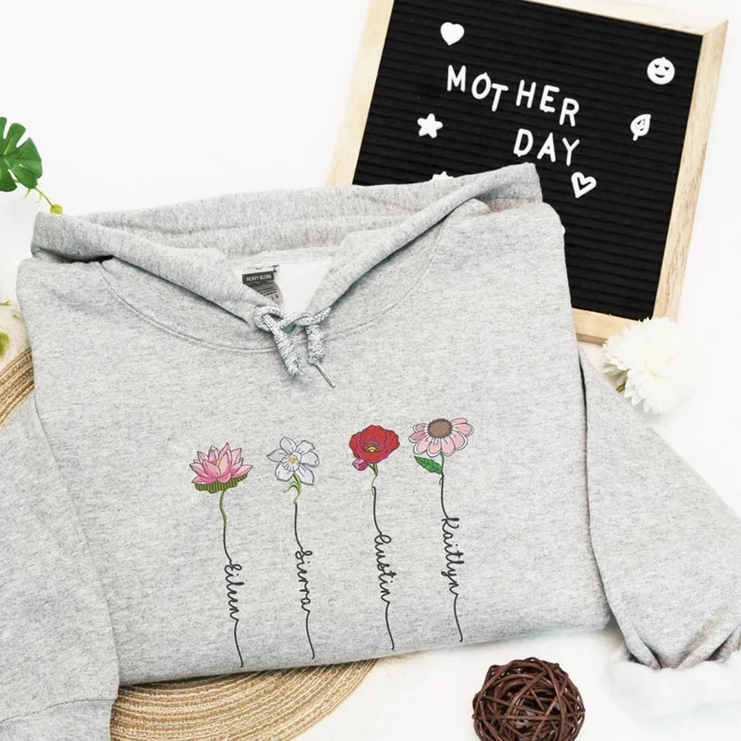 Sweat-shirt brodé personnalisé avec fleur de naissance et prénoms des enfants pour maman
