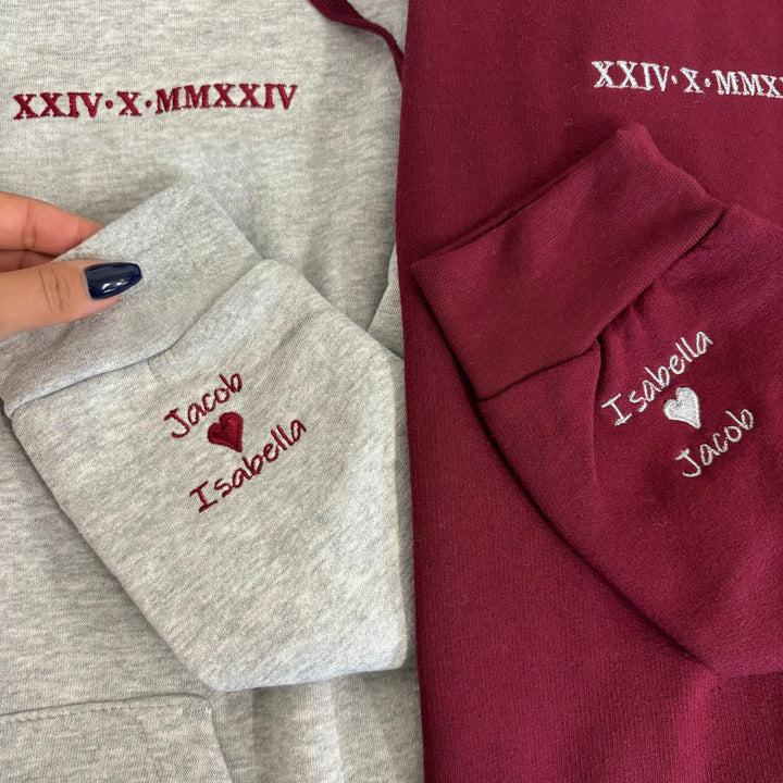 Sweat-shirts brodés de chiffres romains et des noms du couple