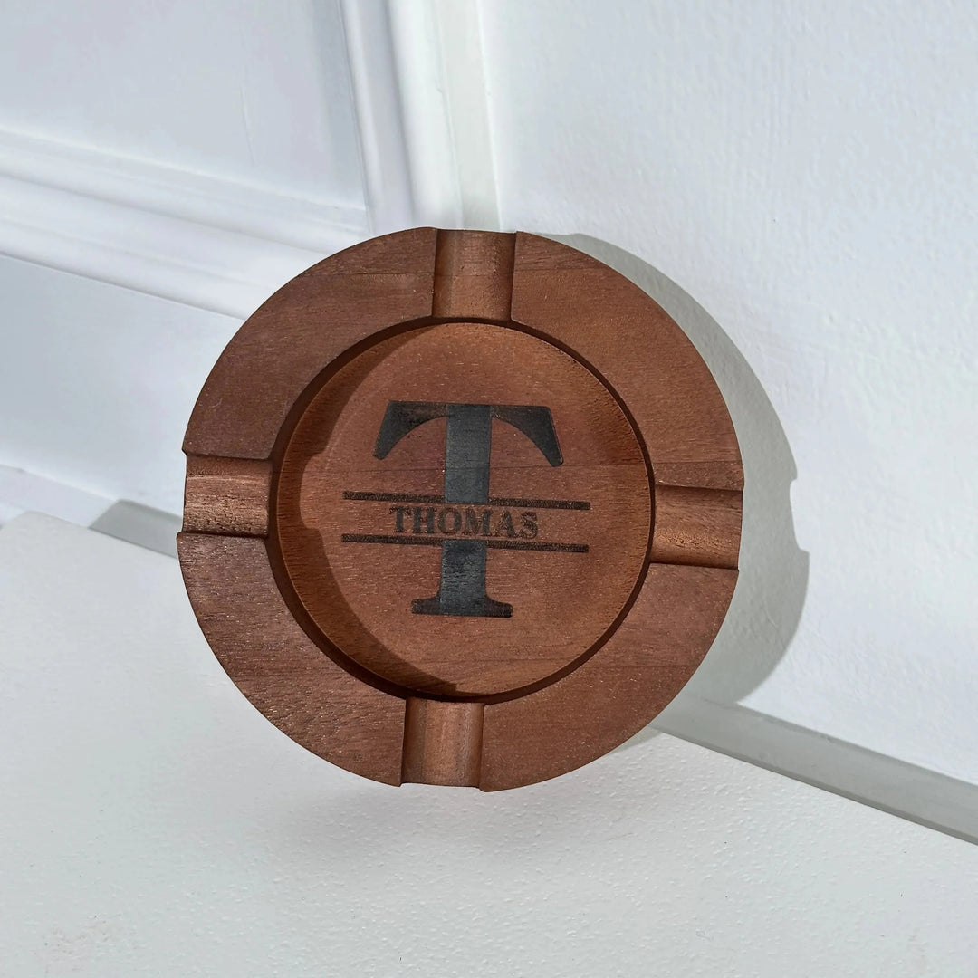 Cendrier à cigares en noyer avec nom personnalisé