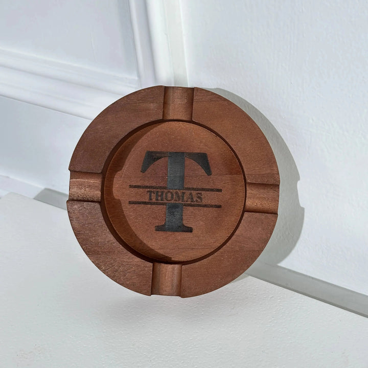 Cendrier à cigares en noyer avec nom personnalisé