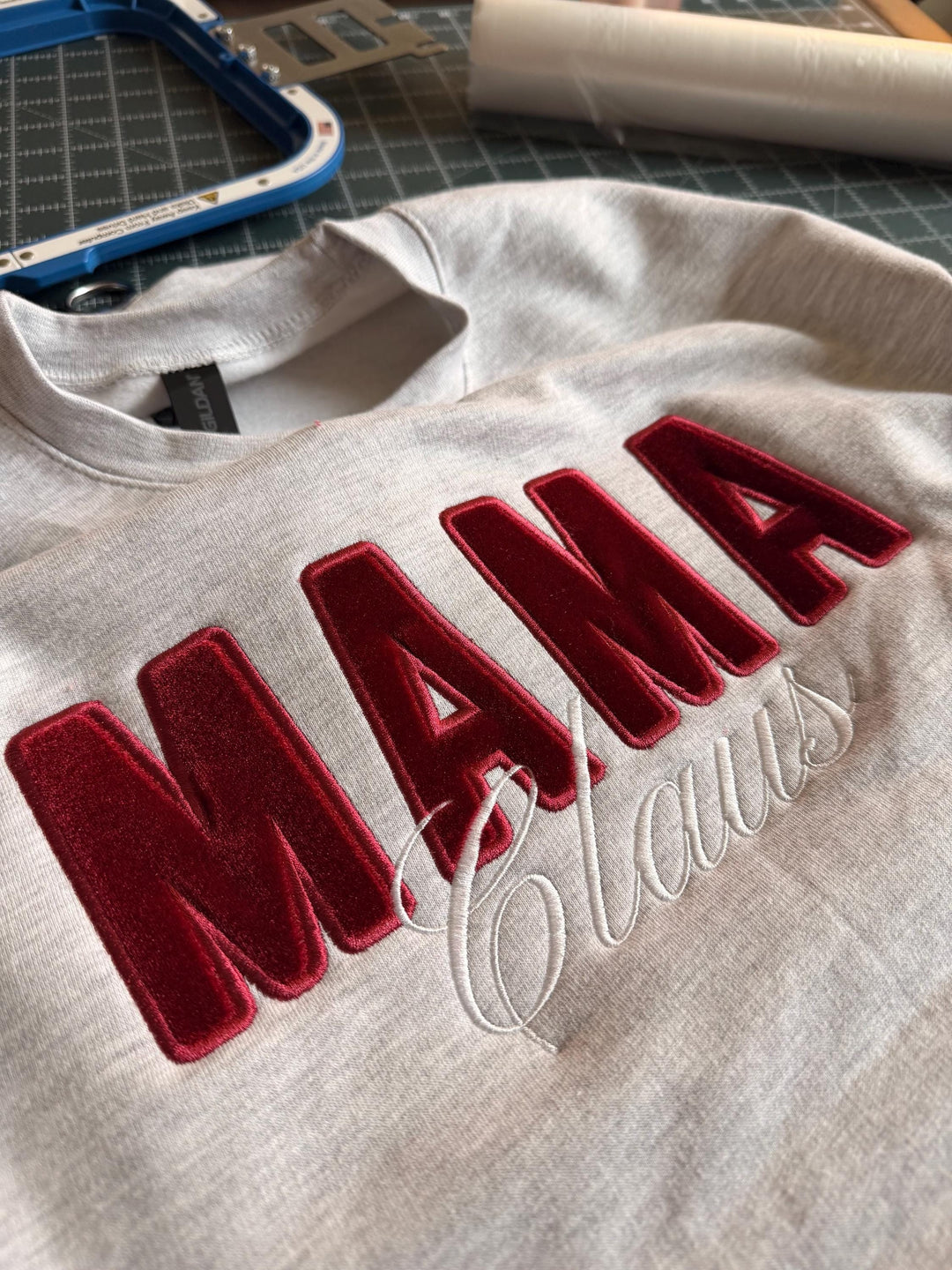 Sweat-shirt de Noël brodé personnalisé avec le nom de maman/papa/mamie/papi