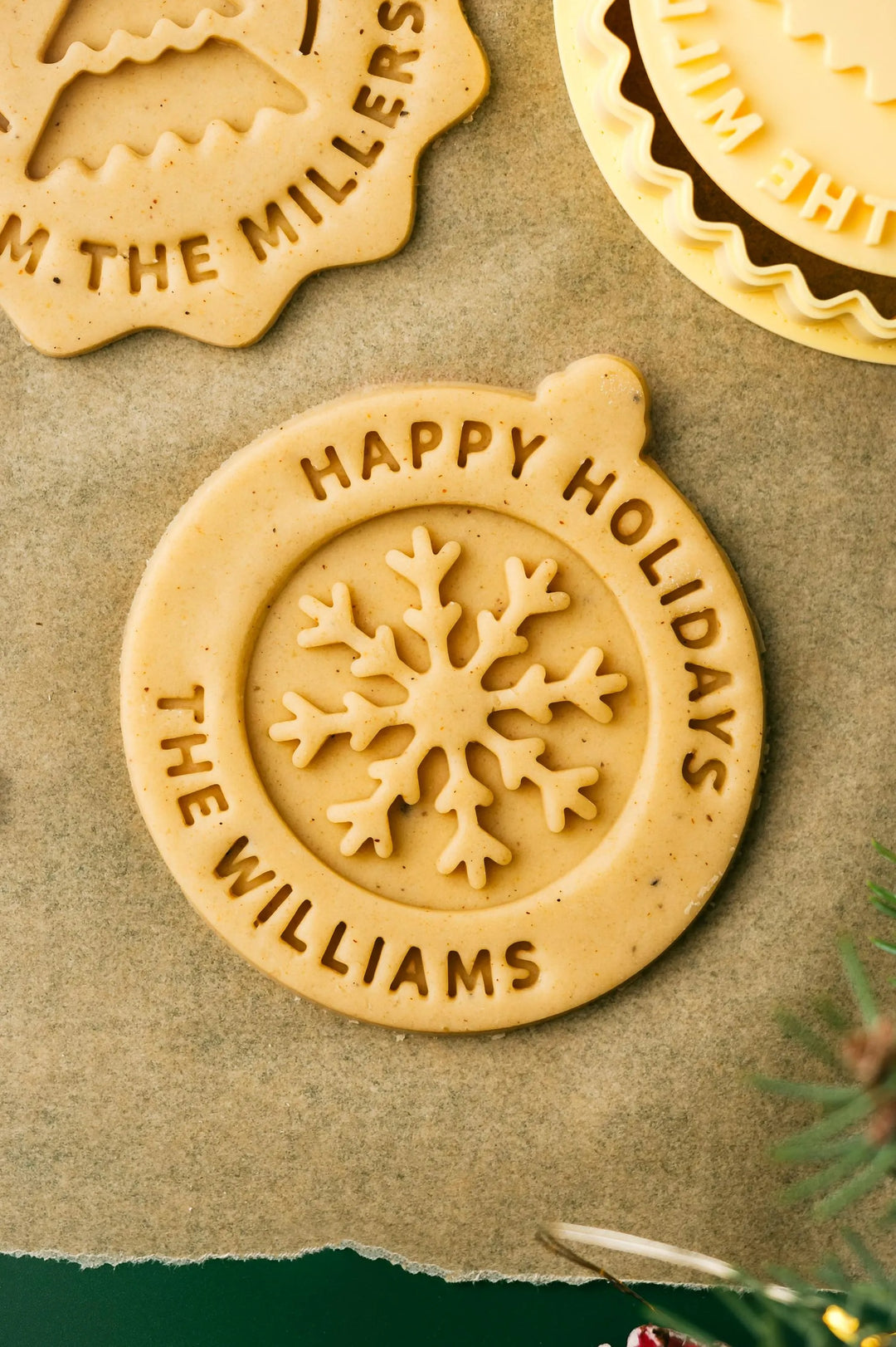 Ensemble de tampons et emporte-pièces flocons de neige avec noms de famille, cadeau de Noël unique