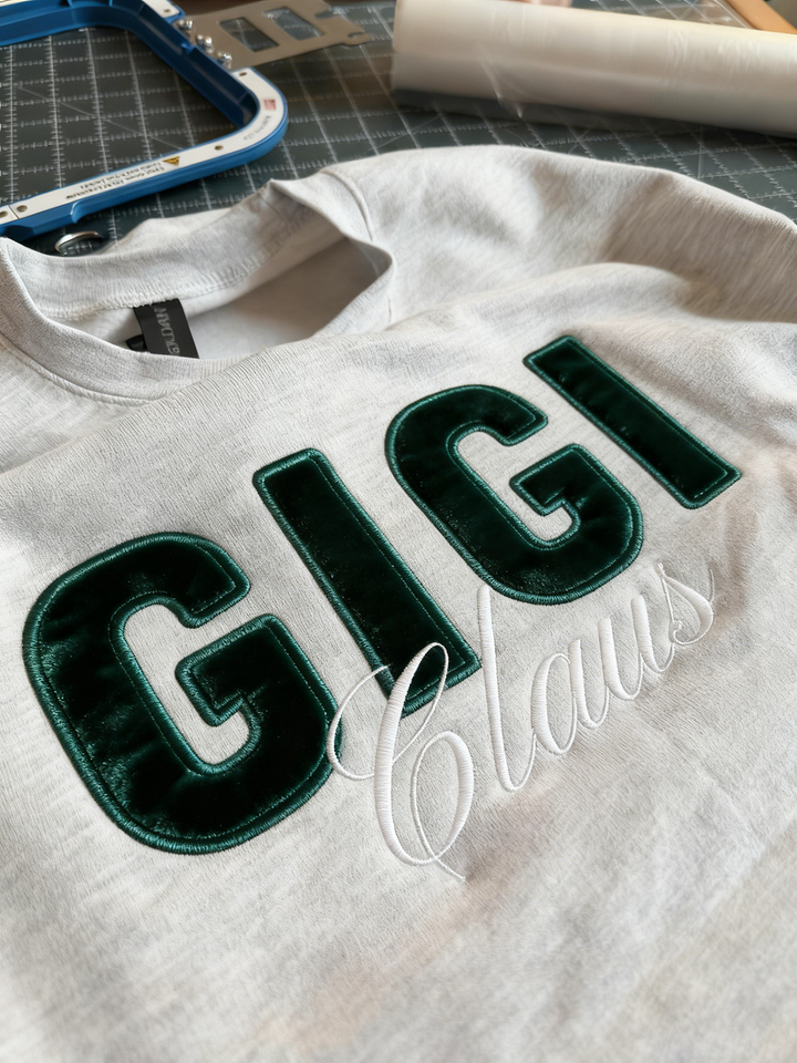 Sweat-shirt de Noël brodé personnalisé avec le nom de maman/papa/mamie/papi