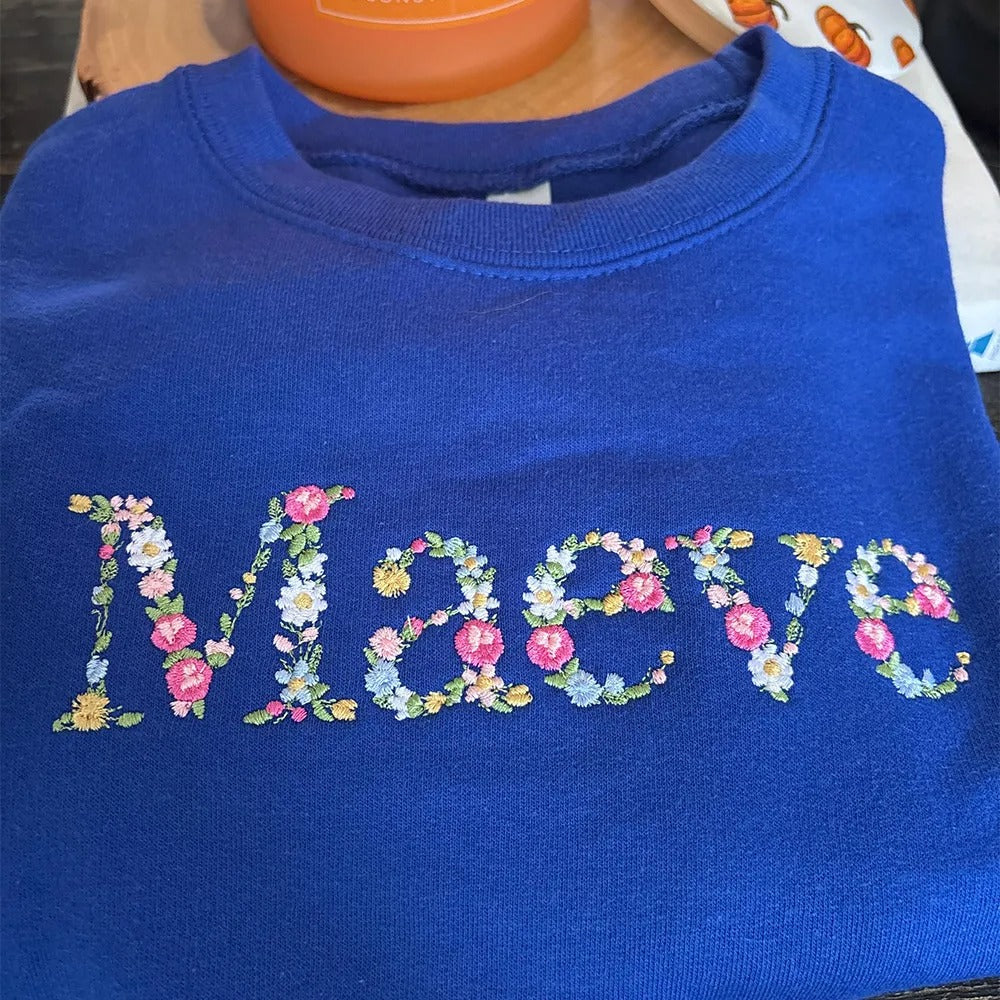 T-shirt et sweat-shirt personnalisés brodés à fleurs avec nom