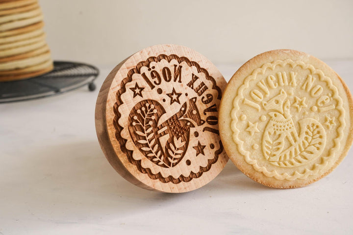 Tampon à biscuits en bois gravé – Motif Renard Joyeux Noël