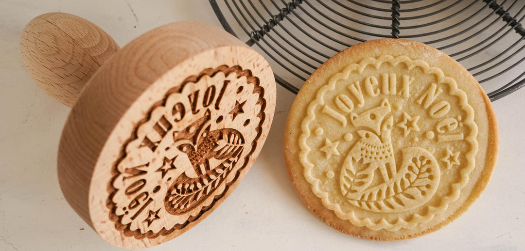 Tampon à biscuits en bois gravé – Motif Renard Joyeux Noël