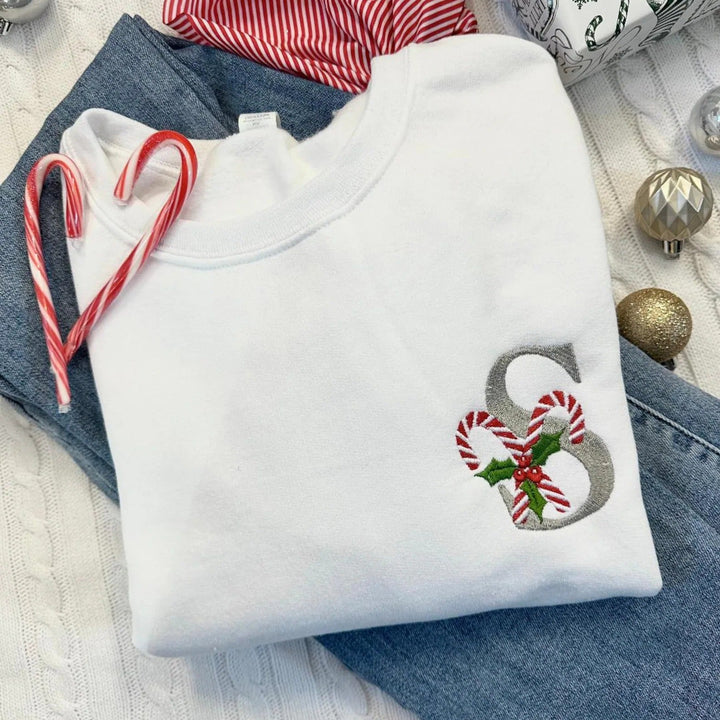 Sweat-shirt brodé avec initiale en forme de canne à sucre pour Noël