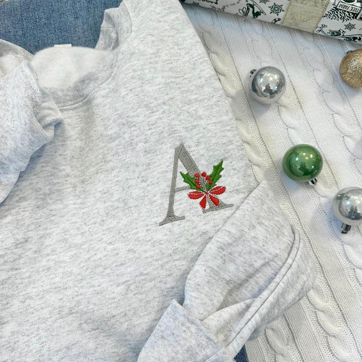Sweat-shirt brodé avec initiales de houx pour Noël