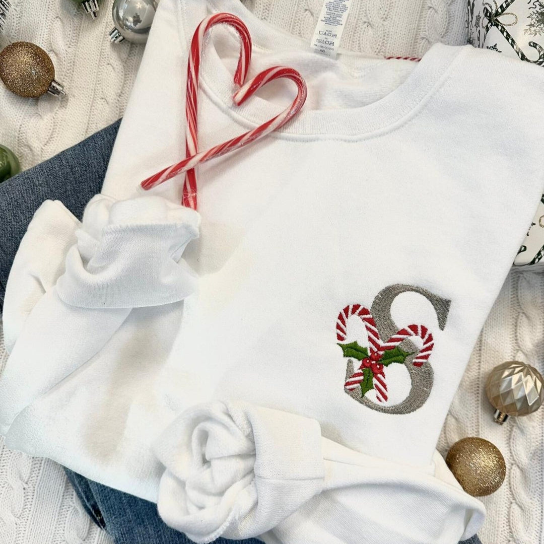 Sweat-shirt brodé avec initiale en forme de canne à sucre pour Noël