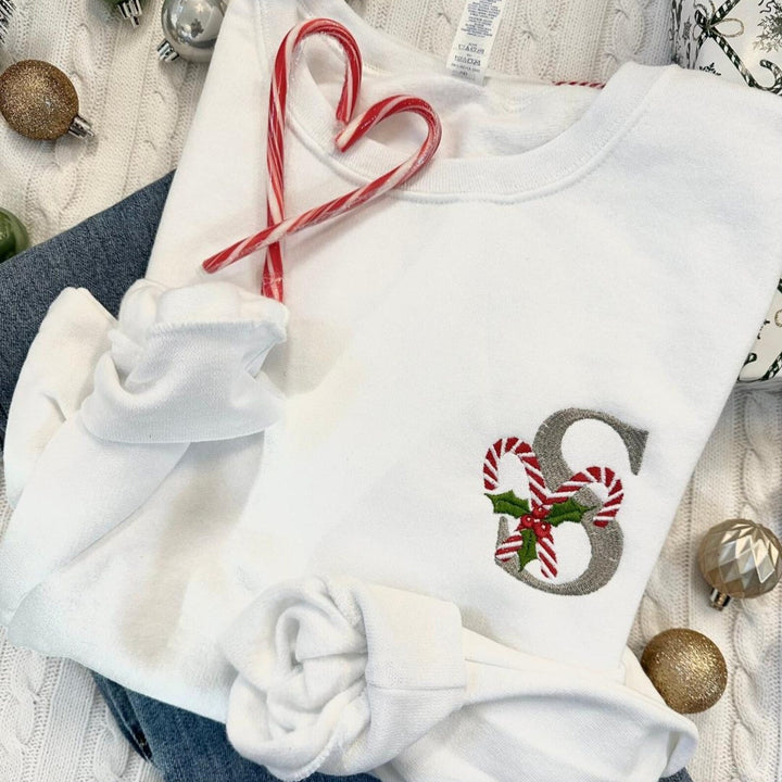Sweat-shirt brodé avec initiale en forme de canne à sucre pour Noël