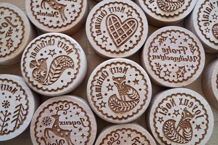 Tampon à biscuits en bois gravé – Motif Renard Joyeux Noël
