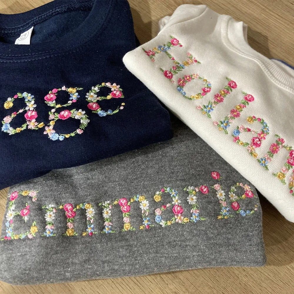 T-shirt et sweat-shirt personnalisés brodés à fleurs avec nom