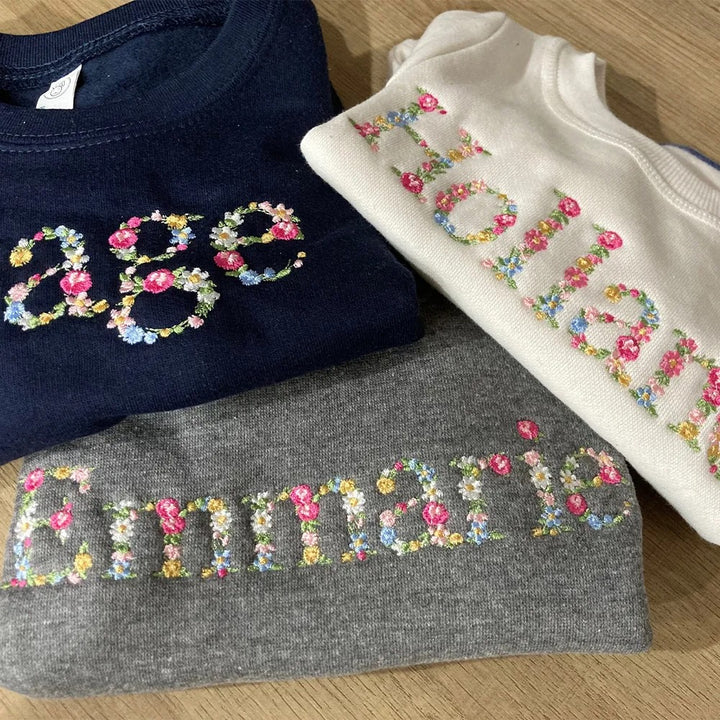 T-shirt et sweat-shirt personnalisés brodés à fleurs avec nom