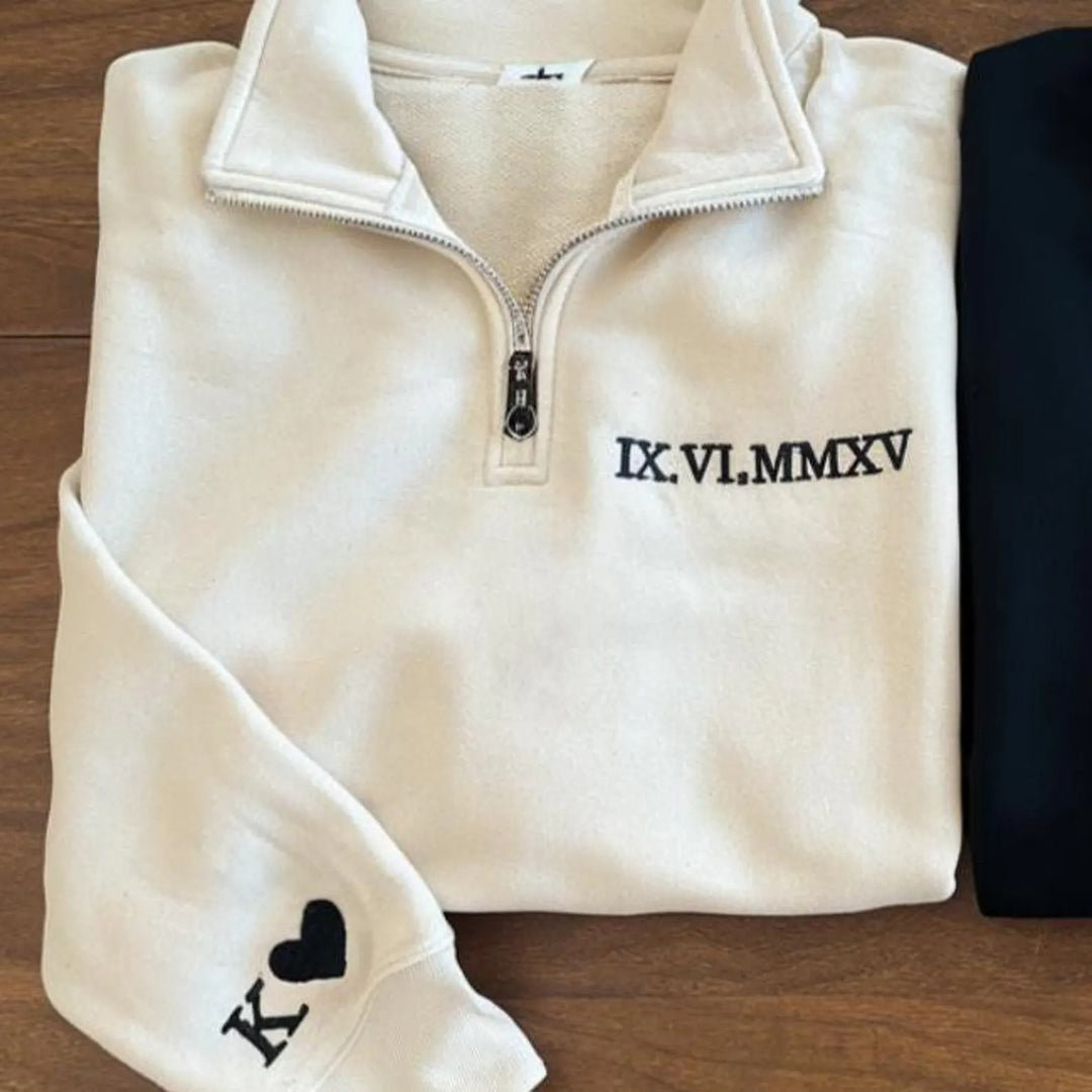 Pull brodé avec chiffres romains et fermeture éclair quart de tour, cadeau pour couple, date de mariage personnalisée, cadeau d'anniversaire pour elle