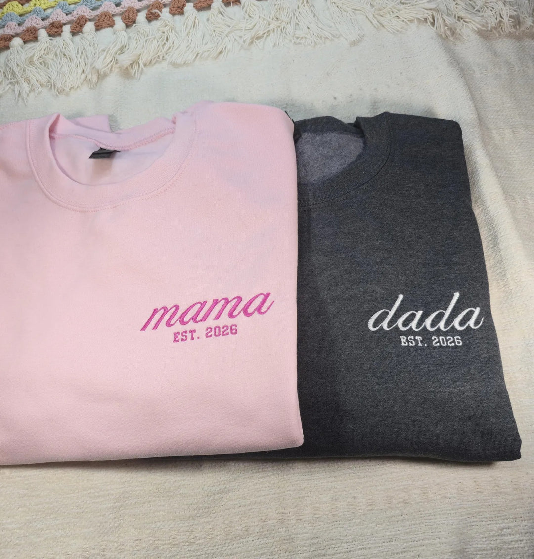 Sweat-shirt brodé avec les surnoms de maman et papa