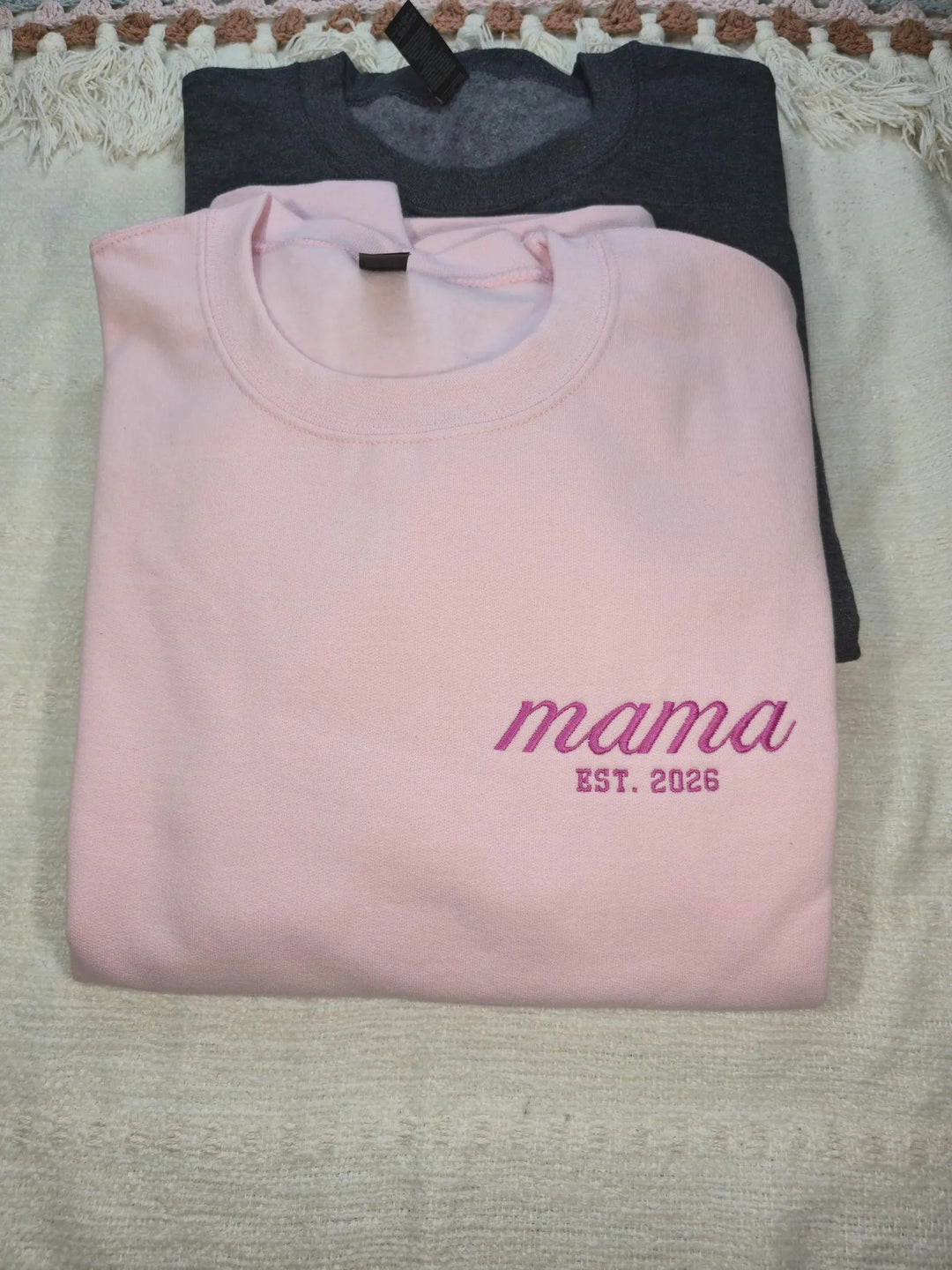 Sweat-shirt brodé avec les surnoms de maman et papa