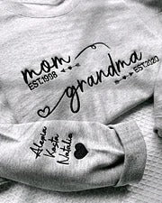 Sweat-shirt brodé personnalisé « De maman à grand-mère / De papa à grand-père » avec les noms des enfants sur les manches