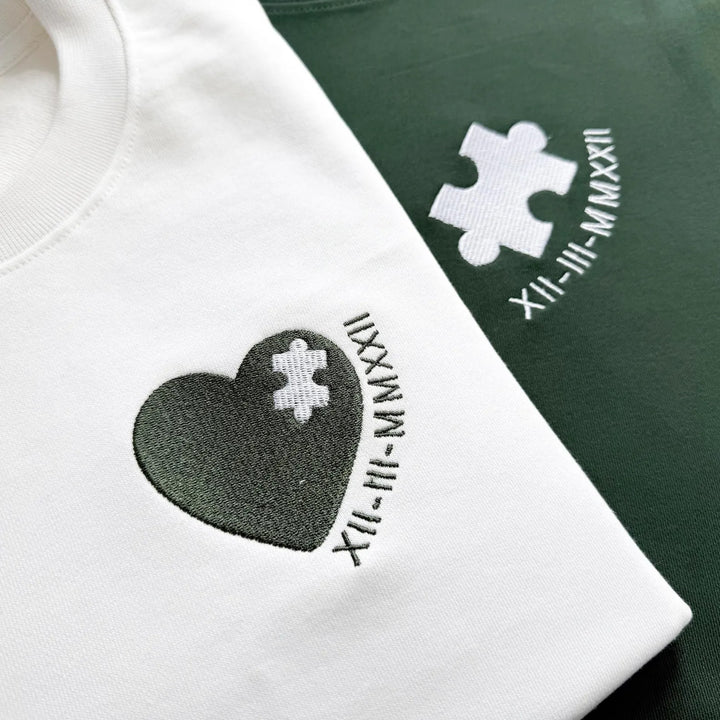 Sweat-shirt brodé personnalisé avec cœur et pièce de puzzle, initiale et cœur sur la manche, pour couple