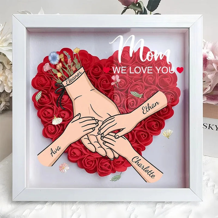 Éclosion d'amour – Cadre-vitrine floral personnalisé « Main dans la main » avec prénoms, pour Maman et Mamie
