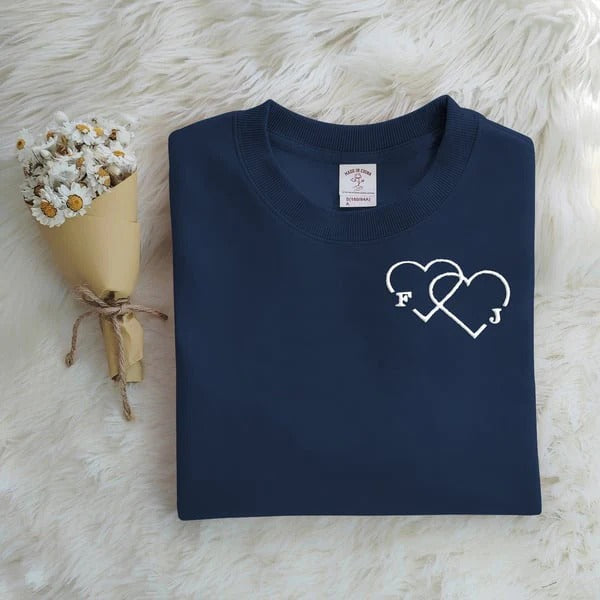 Sweat-shirt double cœur brodé avec lettres personnalisées