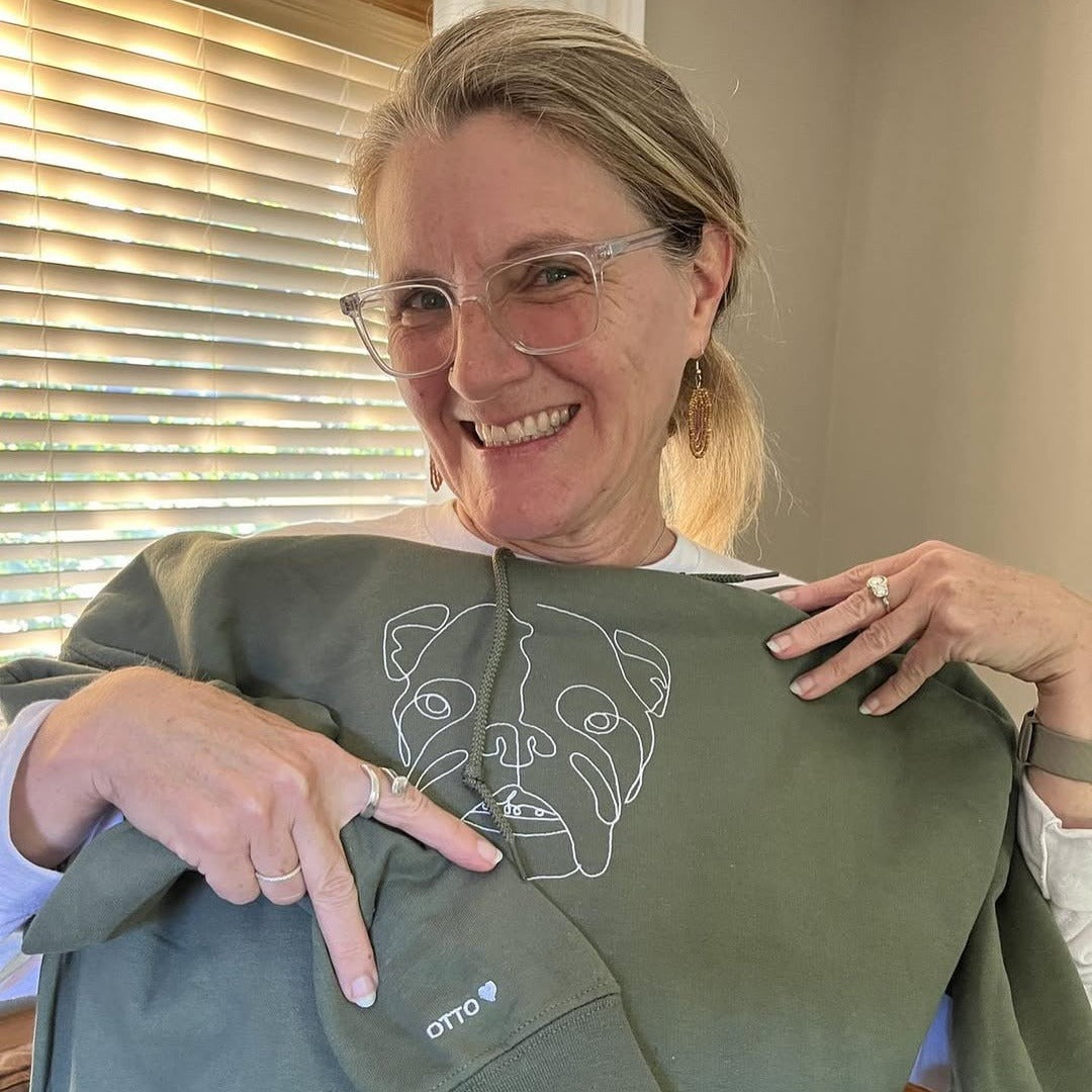 Sweat à capuche brodé personnalisé avec contour du visage de votre animal de compagnie et chapeau de Père Noël