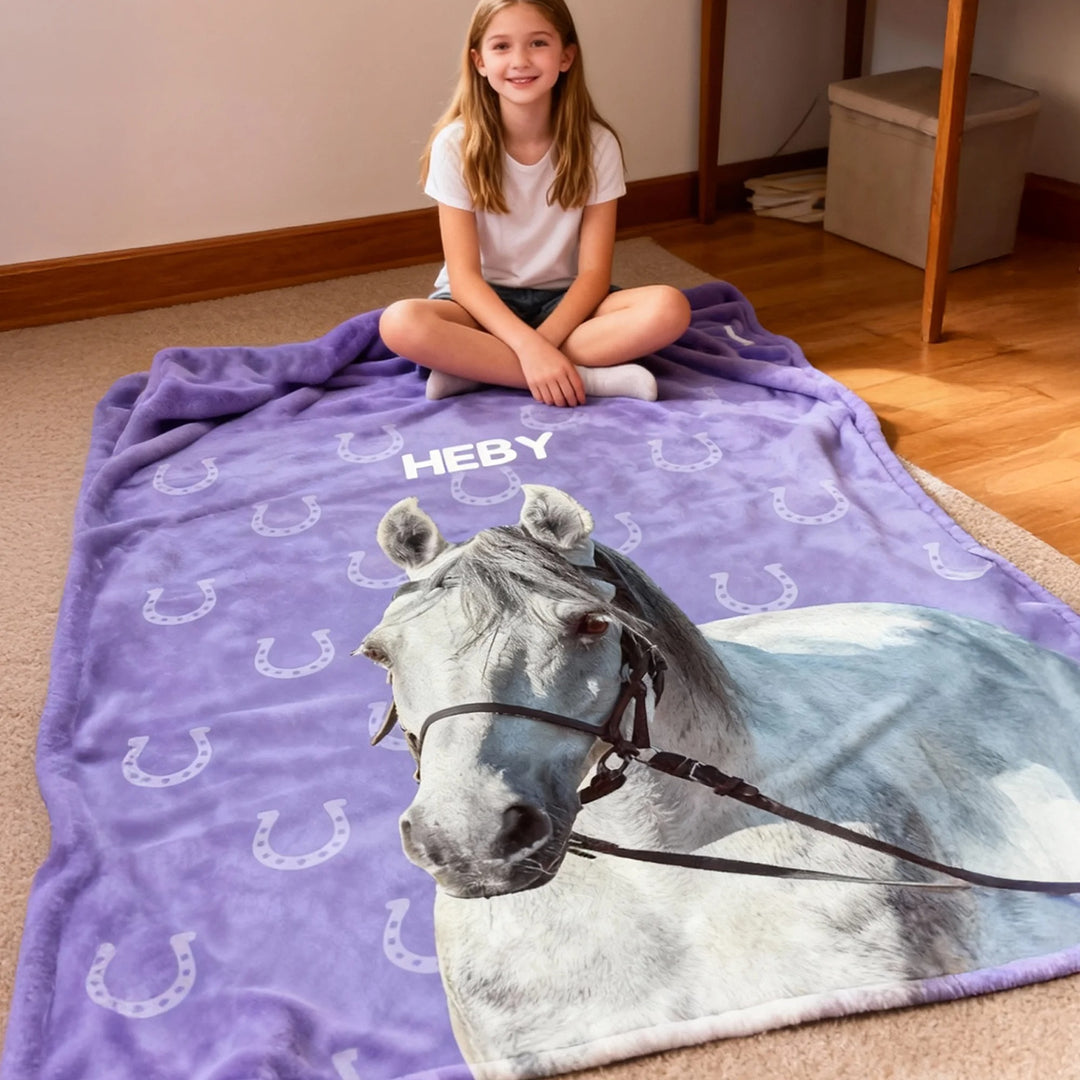 Couverture douce multicolore personnalisée avec photo de cheval et motif fer à cheval, et prénom