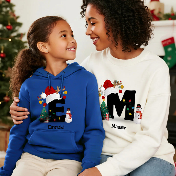 Sweat-shirt à capuche multicolore personnalisé avec sapins de Noël et bonhommes de neige, avec initiale et nom, cadeau de Noël