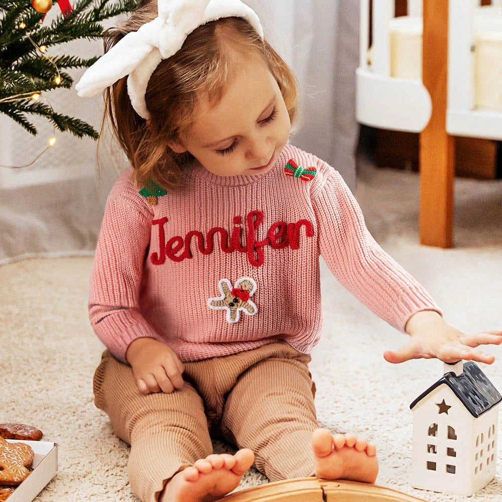 Pull de Noël personnalisé avec prénom et 1 à 3 décorations. Cadeau de Noël pour nouveau-nés et enfants.