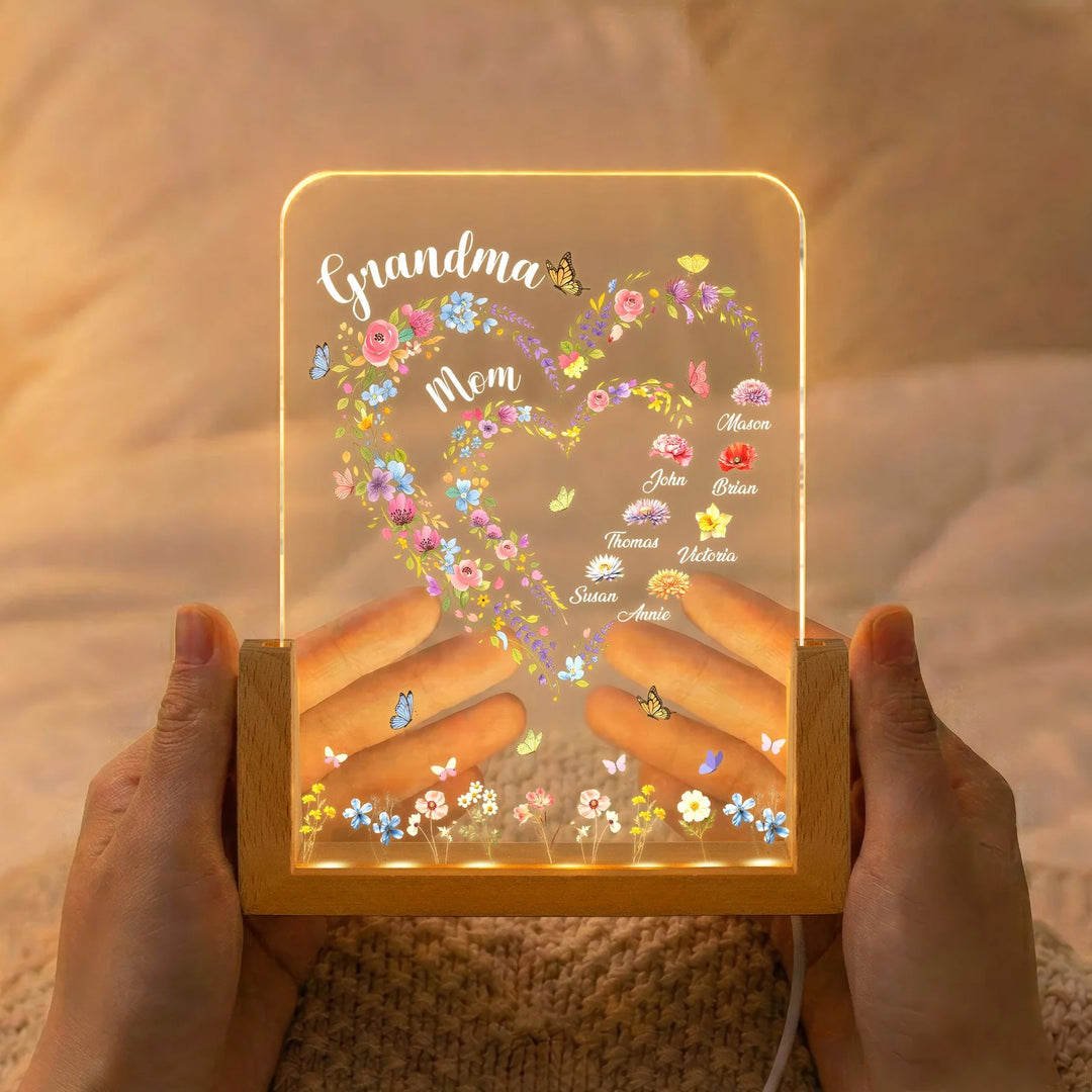 Veilleuse personnalisée « D'abord maman, maintenant grand-mère » – Cœur fleuri avec prénoms des enfants et fleurs de naissance