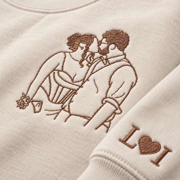Sweat-shirt personnalisé avec contour brodé d'un portrait de couple – cadeau d'anniversaire ou de Noël