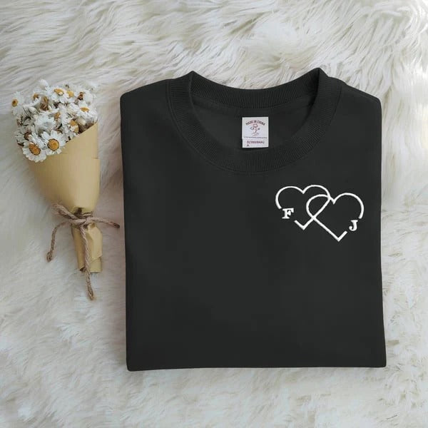 Sweat-shirt double cœur brodé avec lettres personnalisées