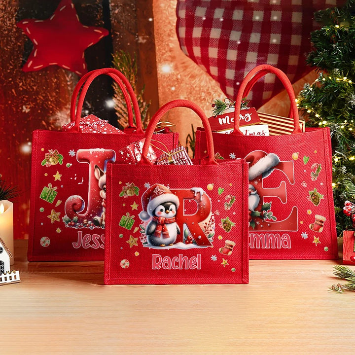 Sac cadeau réutilisable en jute rouge, motif pingouin, renne et bonhomme en pain d'épices, personnalisable, avec initiale et prénom, pour Noël