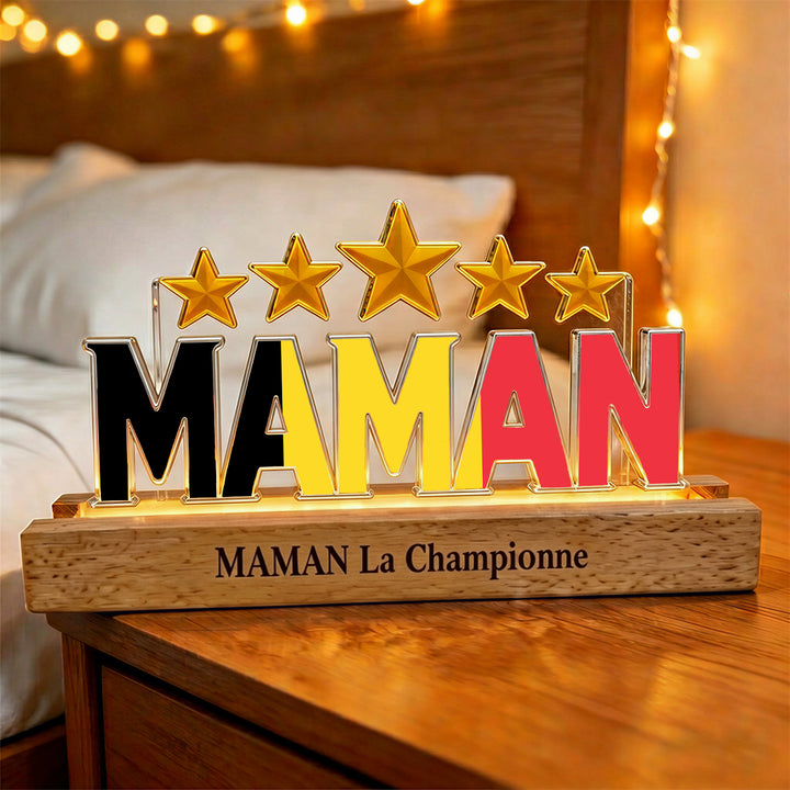 Lettre lumineuse personnalisée motif drapeau, avec étoiles et prénom — Cadeau pour les parents