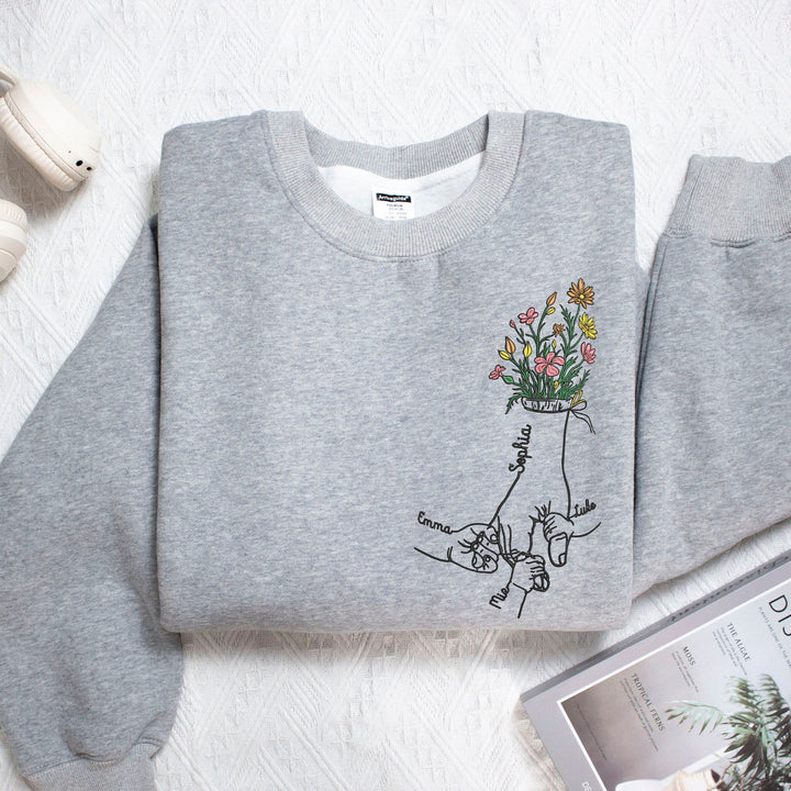 Sweat-shirt brodé floral personnalisé avec les mains de maman et d'enfant pour maman