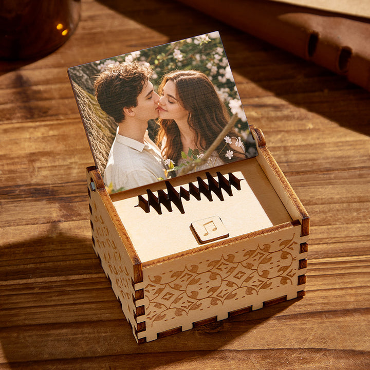 Boîte à Musique Numérique Personnalisée pour Couples – Boîte à Musique en Bois Gravée avec Texte & Mélodie au Choix 🎵✨