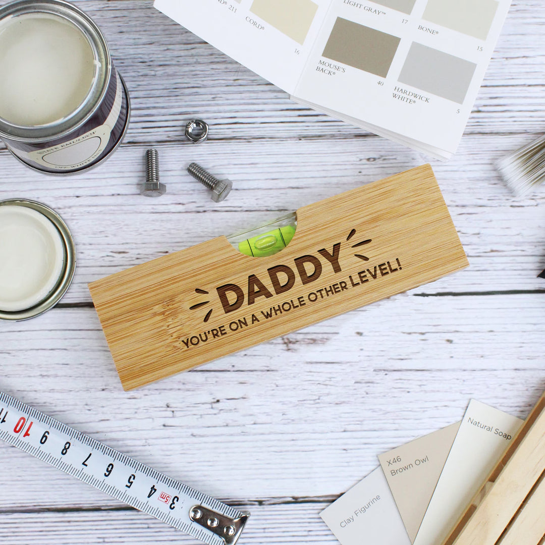 Décapsuleur 2 en 1 en bois personnalisé avec niveau à bulle pour papa