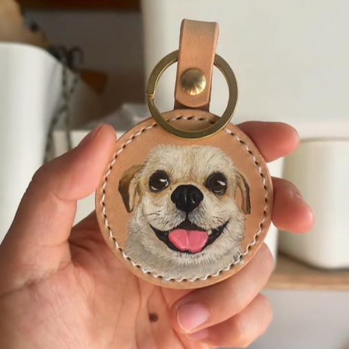 Porte-clés pendentif portrait d'animal en laiton et cuir