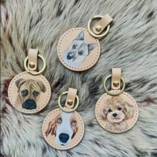 Porte-clés pendentif portrait d'animal en laiton et cuir